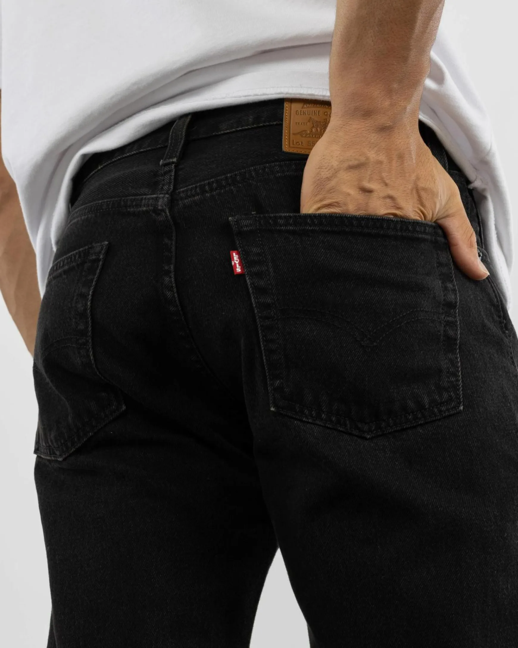 555 Relaxed Straight Jeans