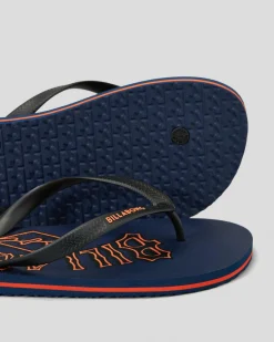 Arch Wave Thongs