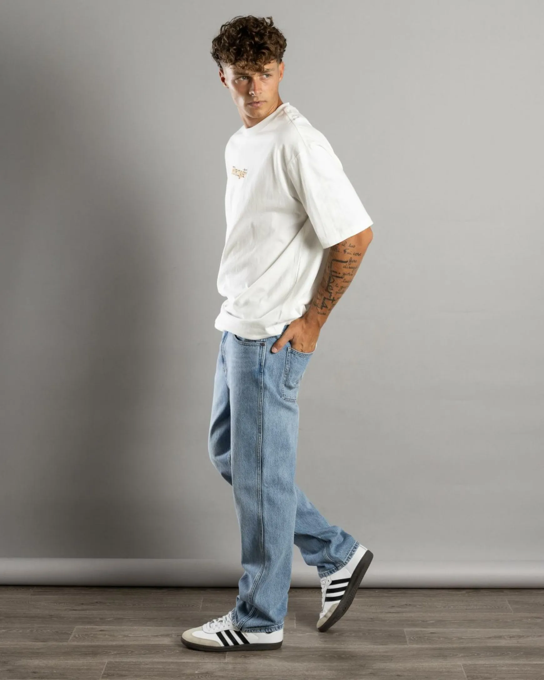 Easy Straight Jeans