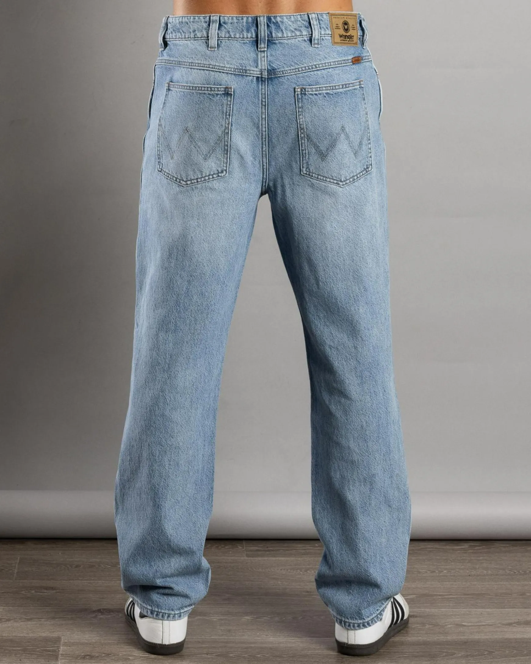 Easy Straight Jeans