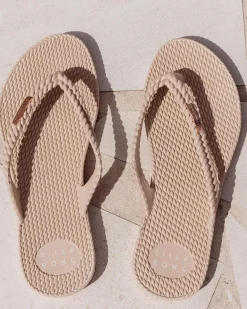 Kick Back Thongs