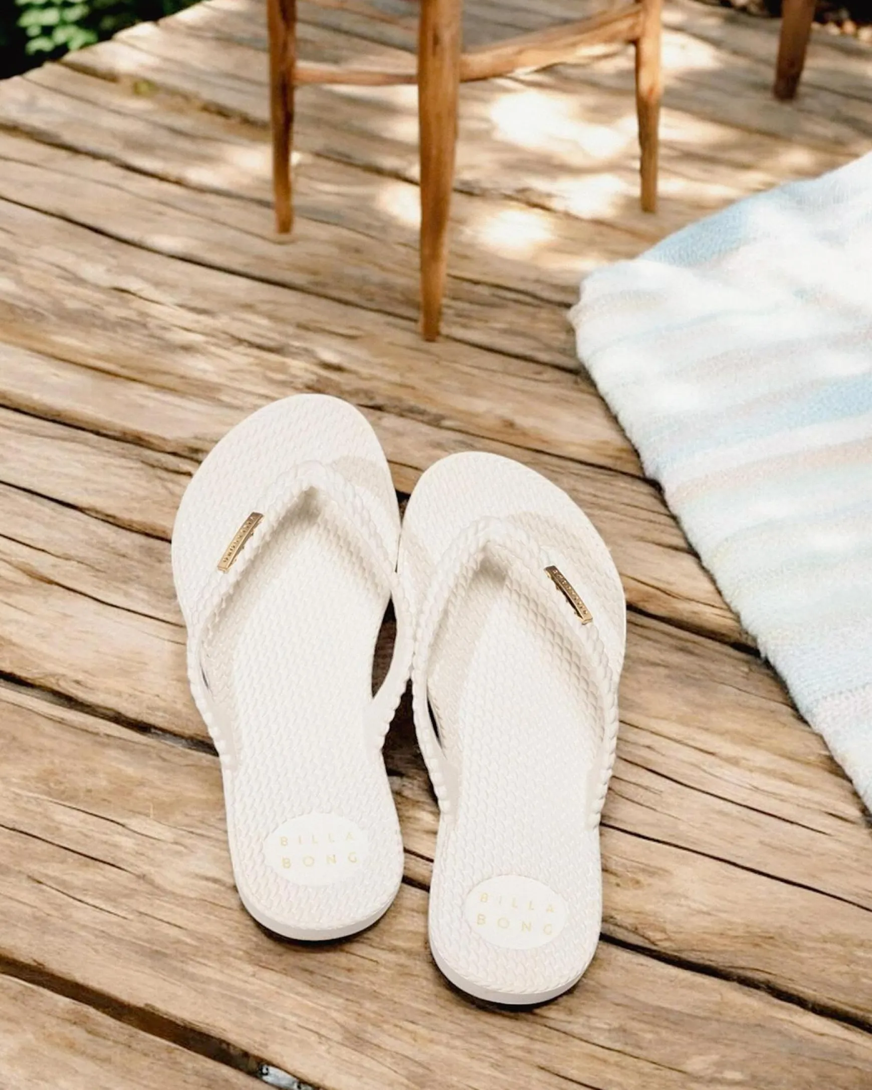 Kick Back Thongs