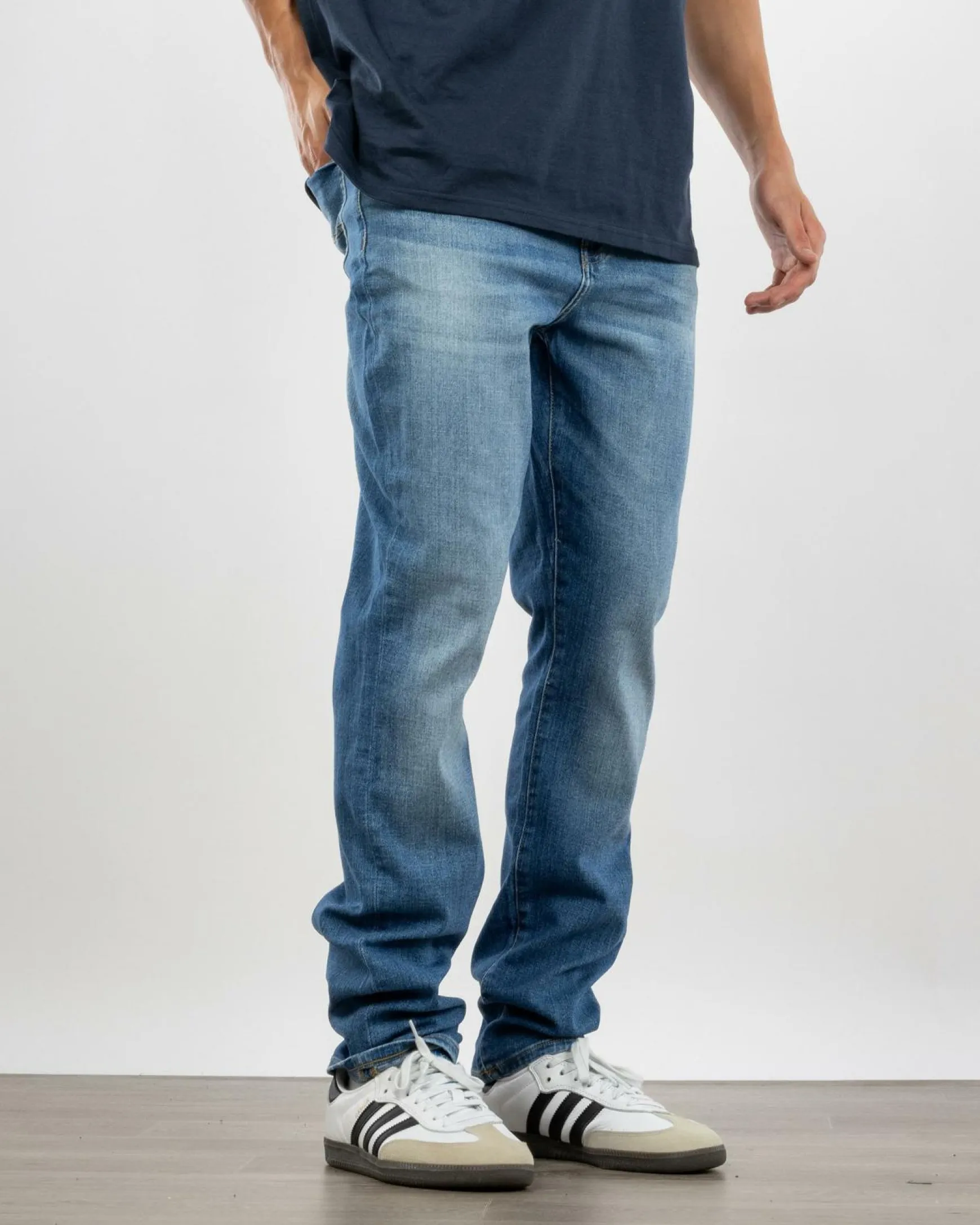 R2 Slim Jeans