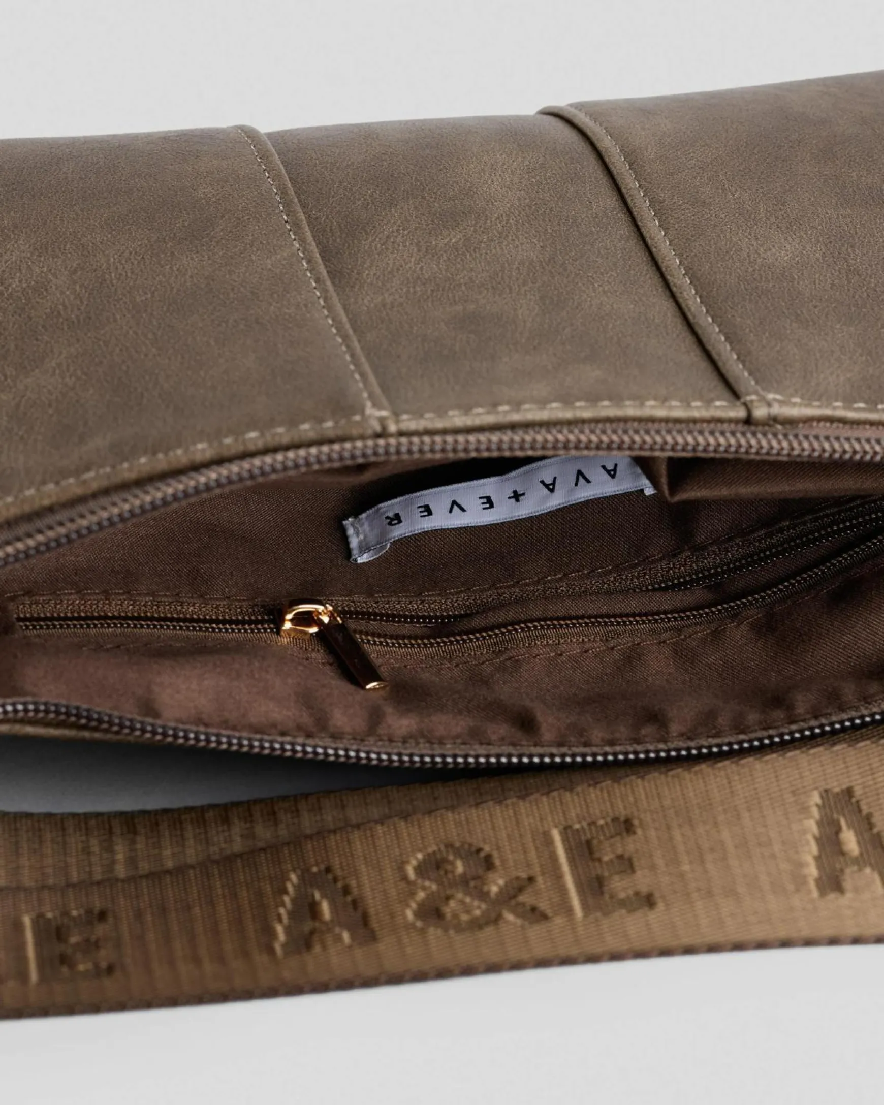 Willow Hand Bag